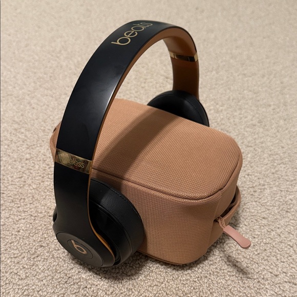 Black Beats Studio 3 Wireless Headphones